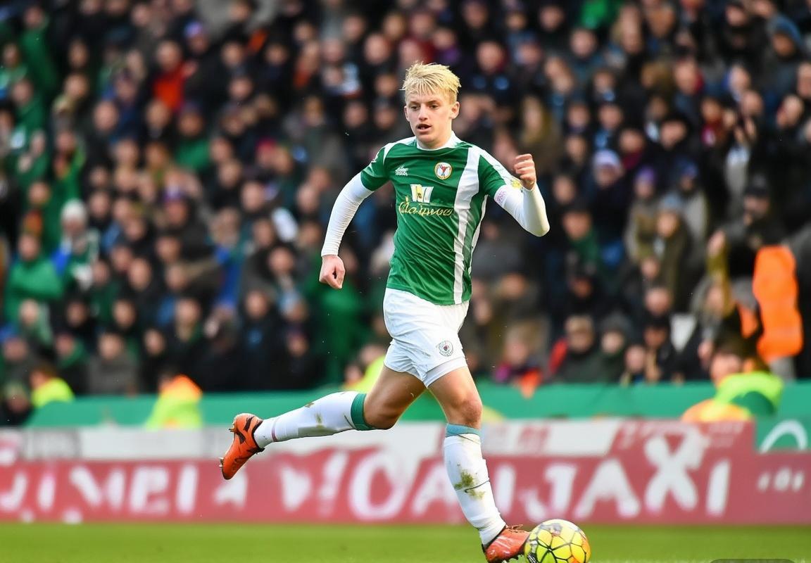 范戴克：从默默无闻到足坛传奇的成长之路(图2)